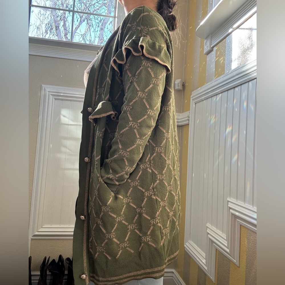 Stylish Olive Cardigan with Beige Ruffles - Picture 4 of 8
